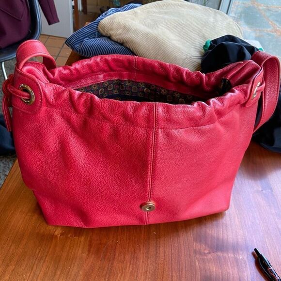 Liz Claiborne Vintage Red Pebbled Leather Crossbody Bag Purse Restored Reconditi - Picture 6 of 11